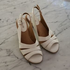 White leather sandals by SoftSpots